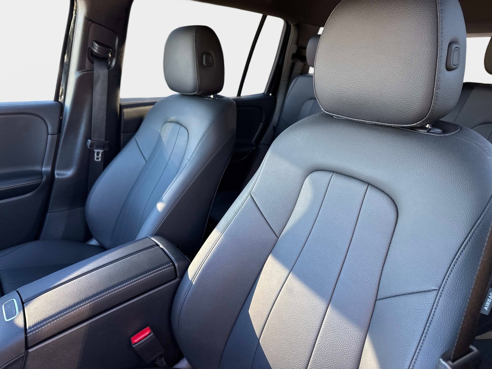Used 2025 Mercedes-Benz GLB 250 image 21