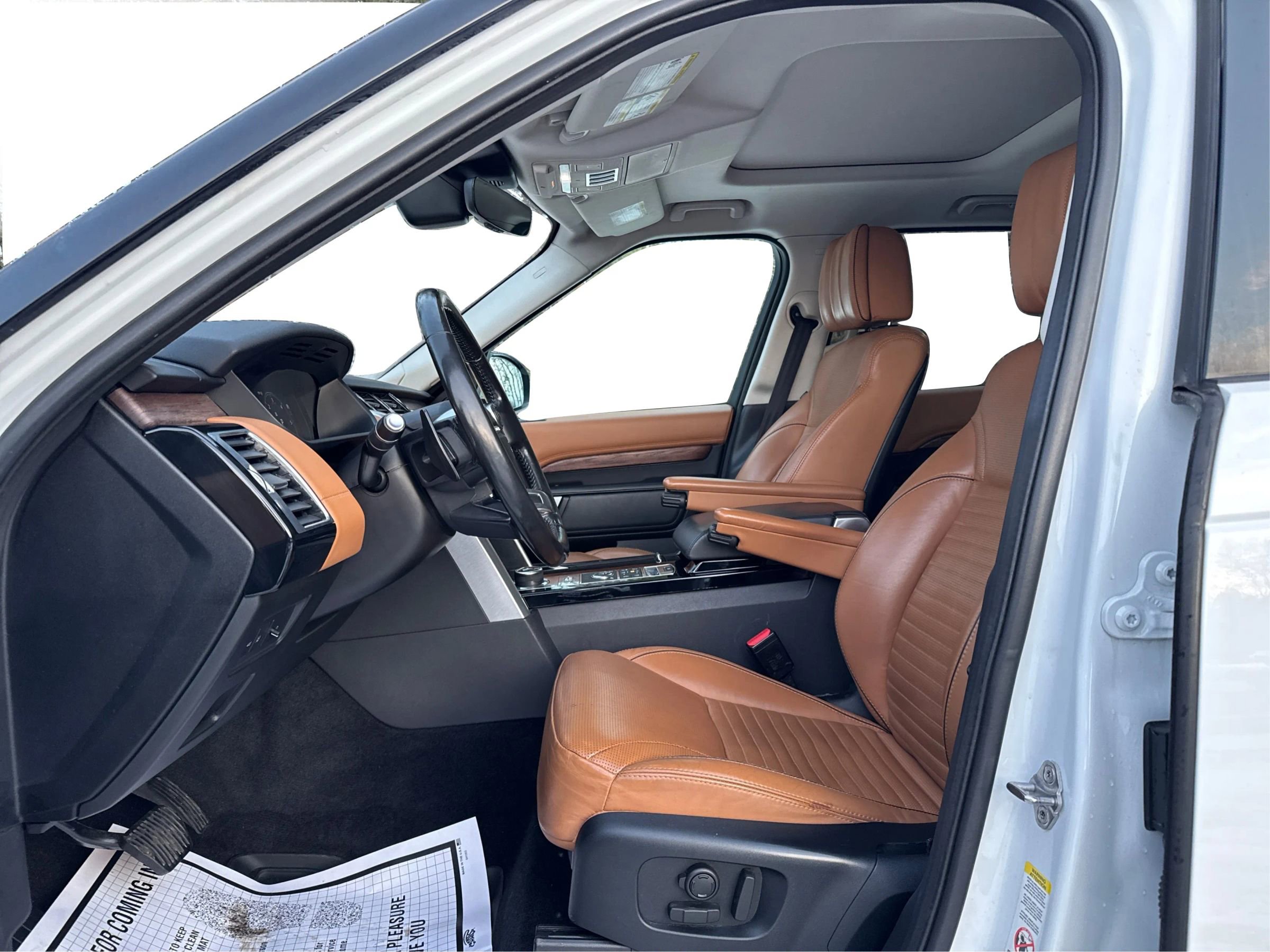 Used 2018 Land Rover Discovery HSE Luxury image 11