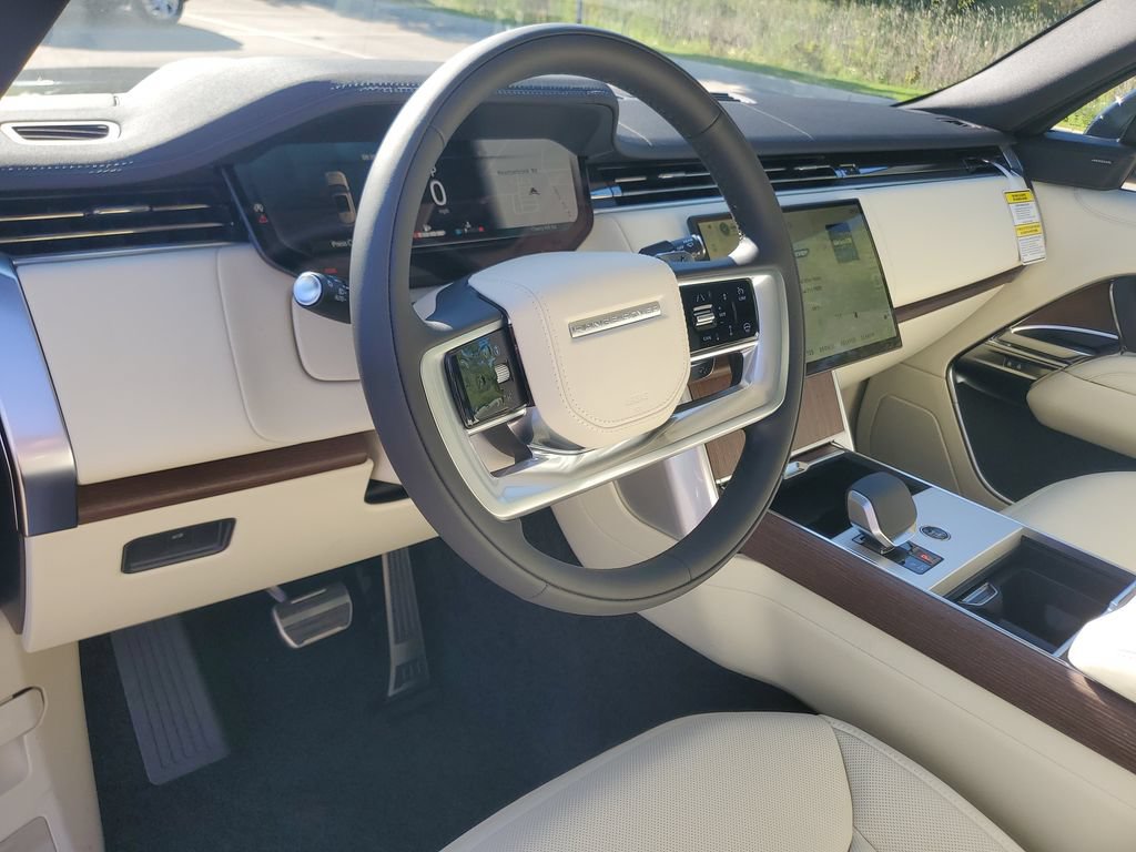 New 2026 Land Rover Range Rover Long Wheelbase SE AWD/4WD image 13