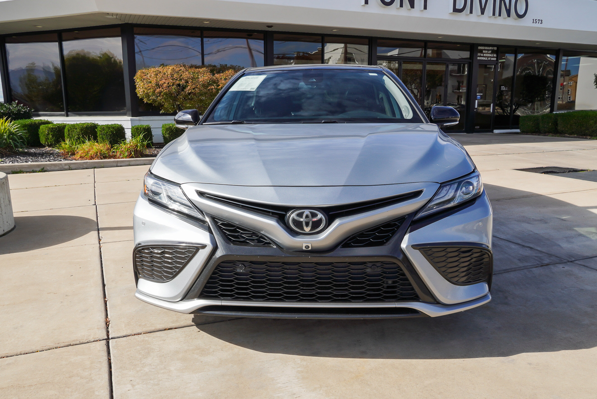 Used 2021 Toyota Camry XSE w/ Navigation Package FWD image 3