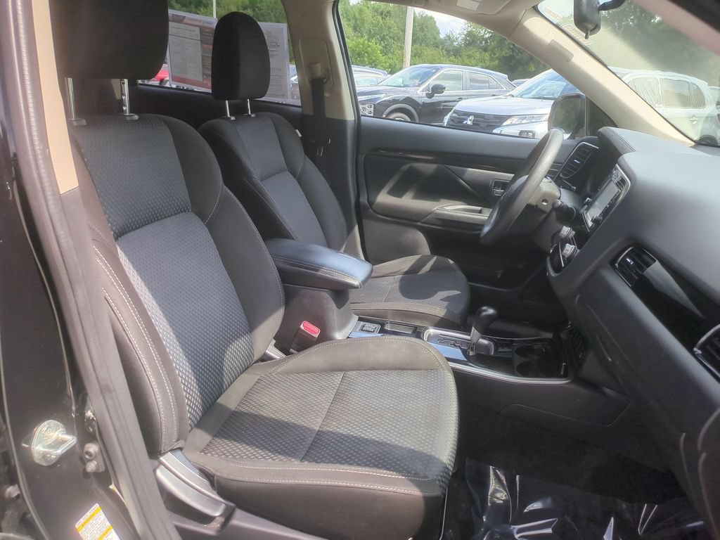Used 2020 Mitsubishi Outlander ES FWD image 18
