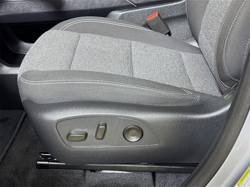 Used 2025 GMC Acadia Elevation image 17