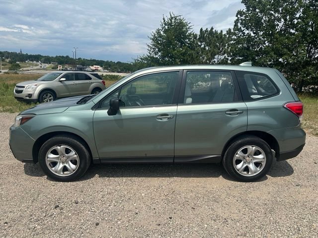 Used 2017 Subaru Forester 2.5i AWD/4WD image 2