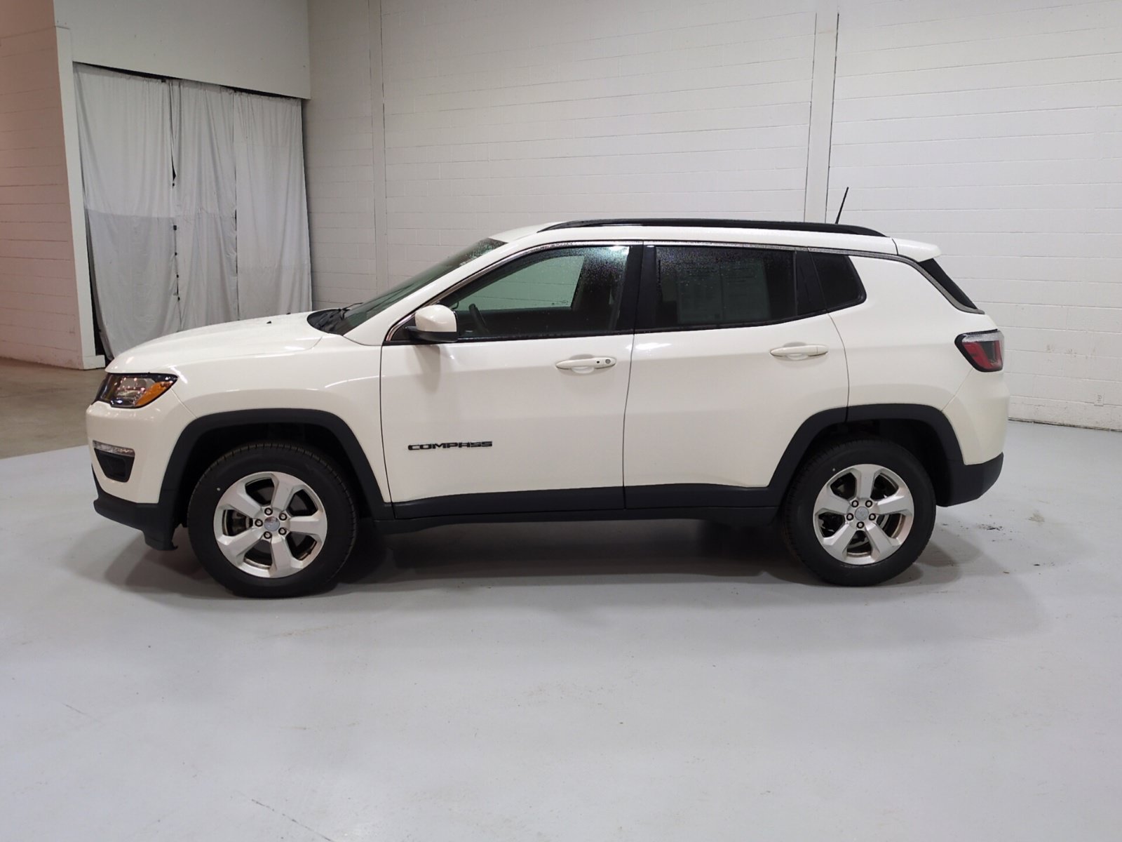Used 2018 Jeep Compass Latitude w/ Popular Equipment Group AWD/4WD image 6