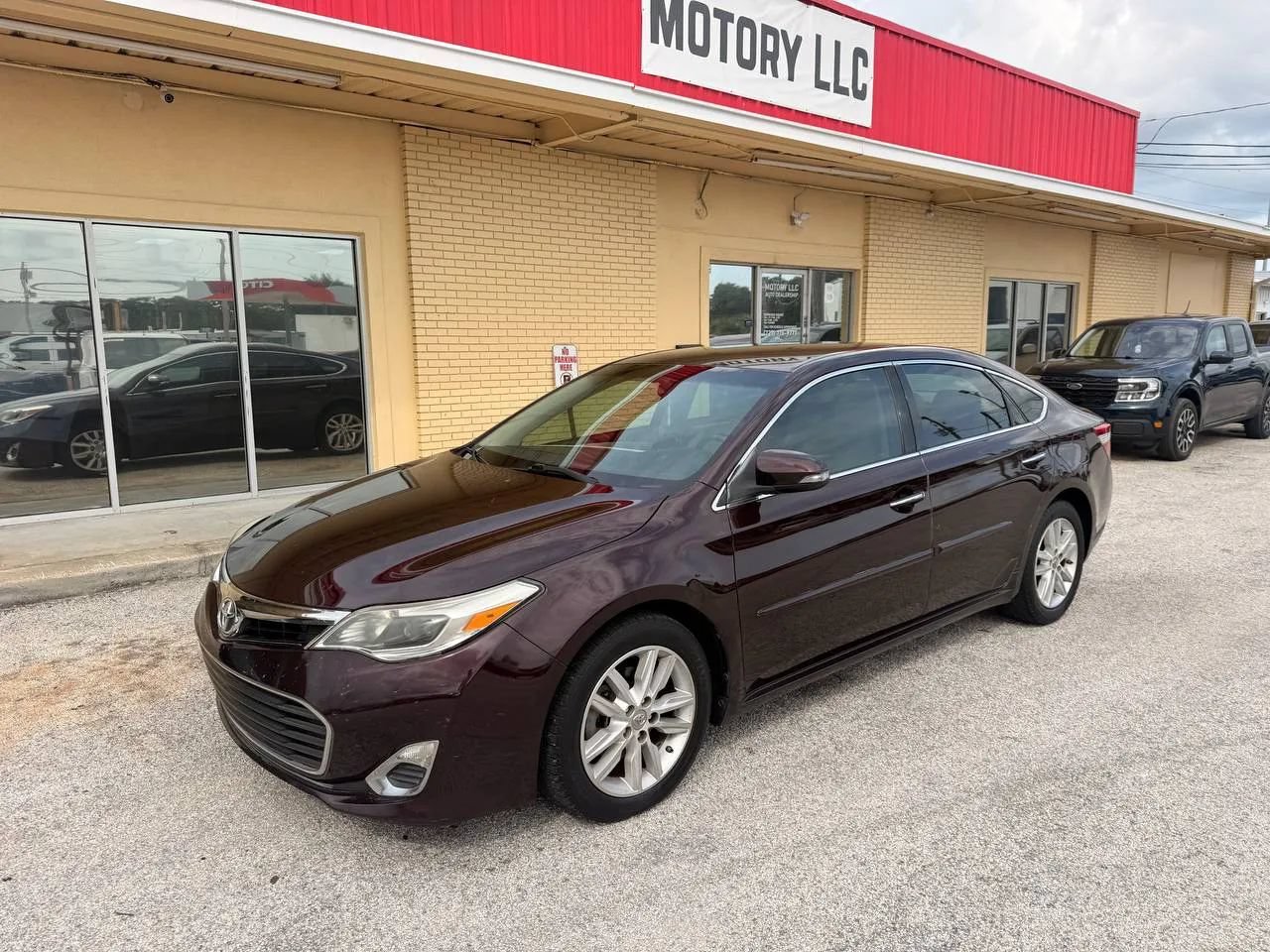 Used 2015 Toyota Avalon XLE FWD image 1