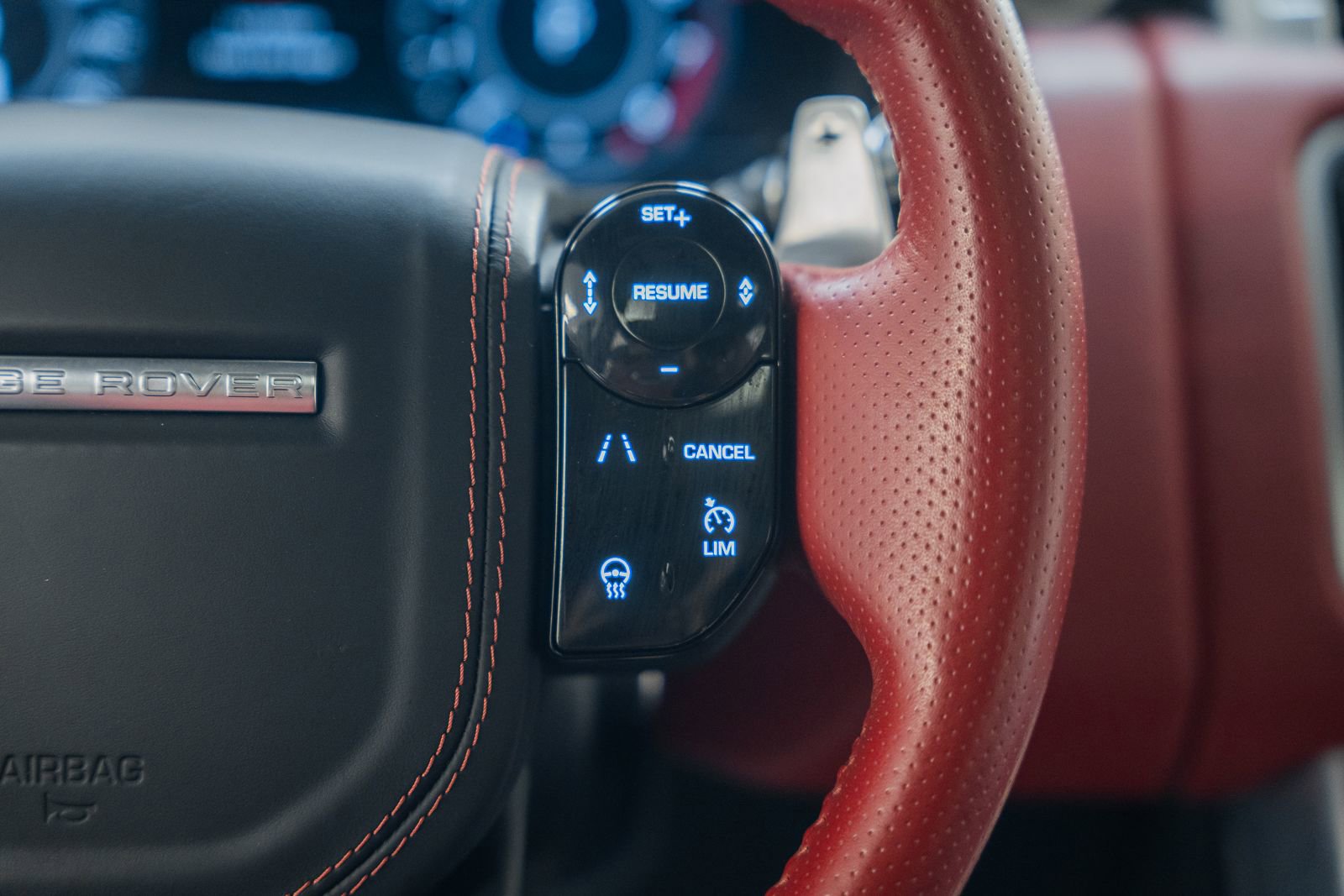 Used 2019 Land Rover Range Rover Sport SVR image 32