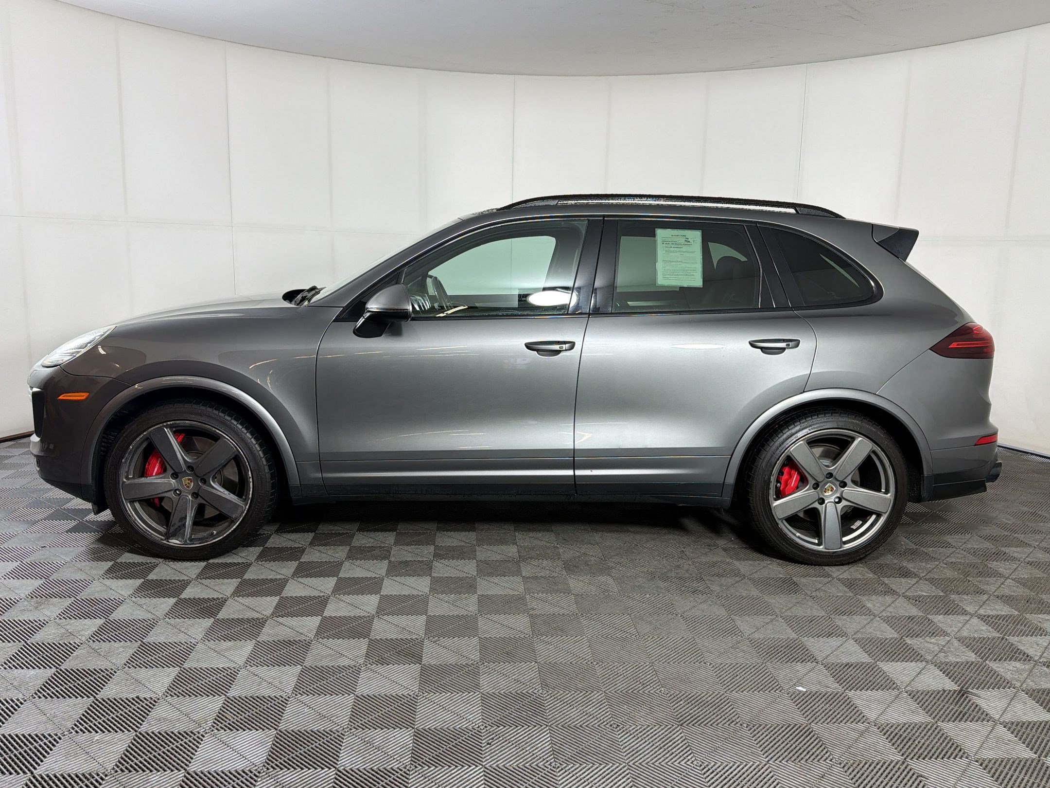 Used 2016 Porsche Cayenne Turbo AWD/4WD image 2