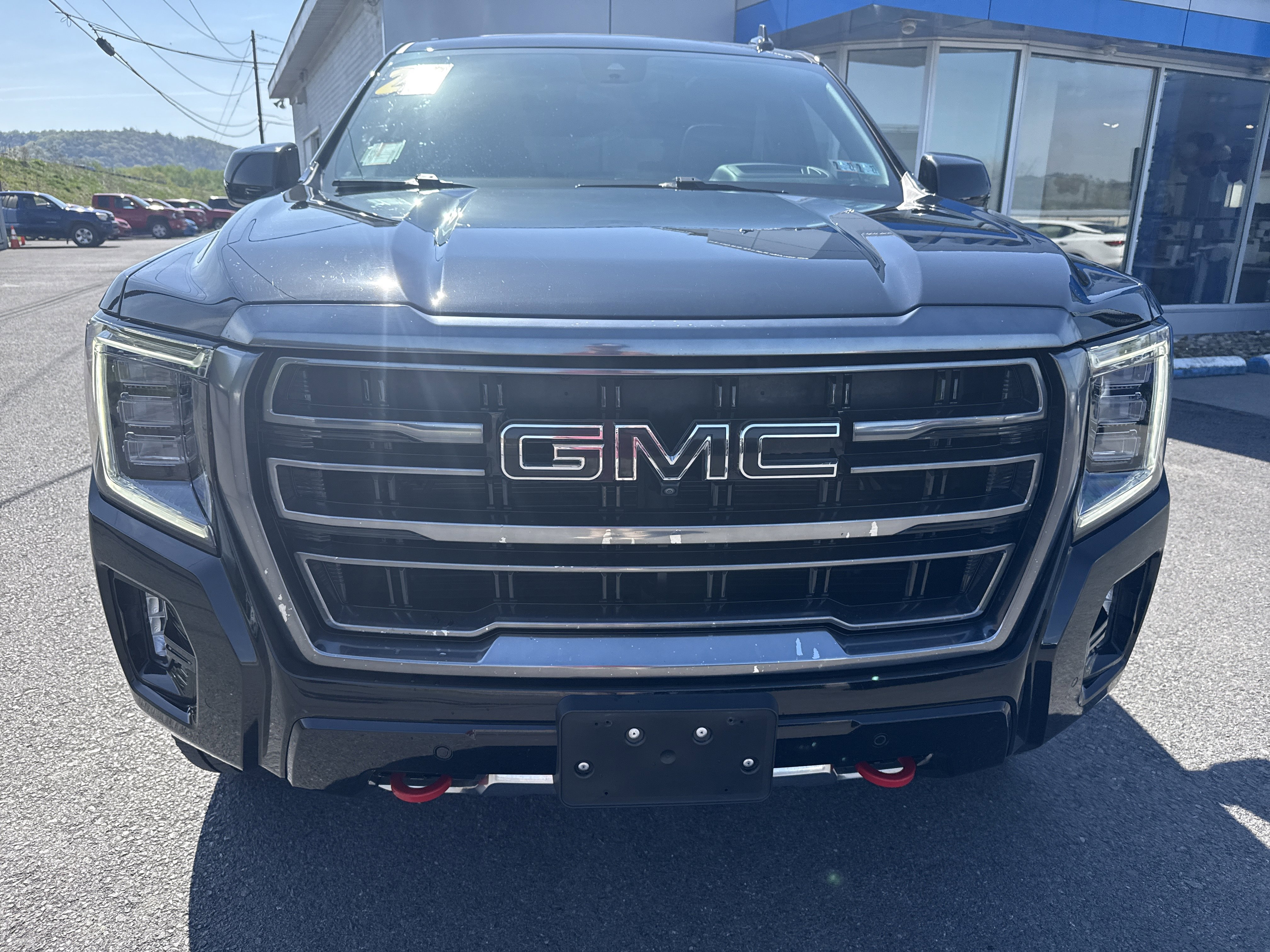 Used 2023 GMC Yukon AT4 w/ AT4 Premium Package AWD/4WD image 9