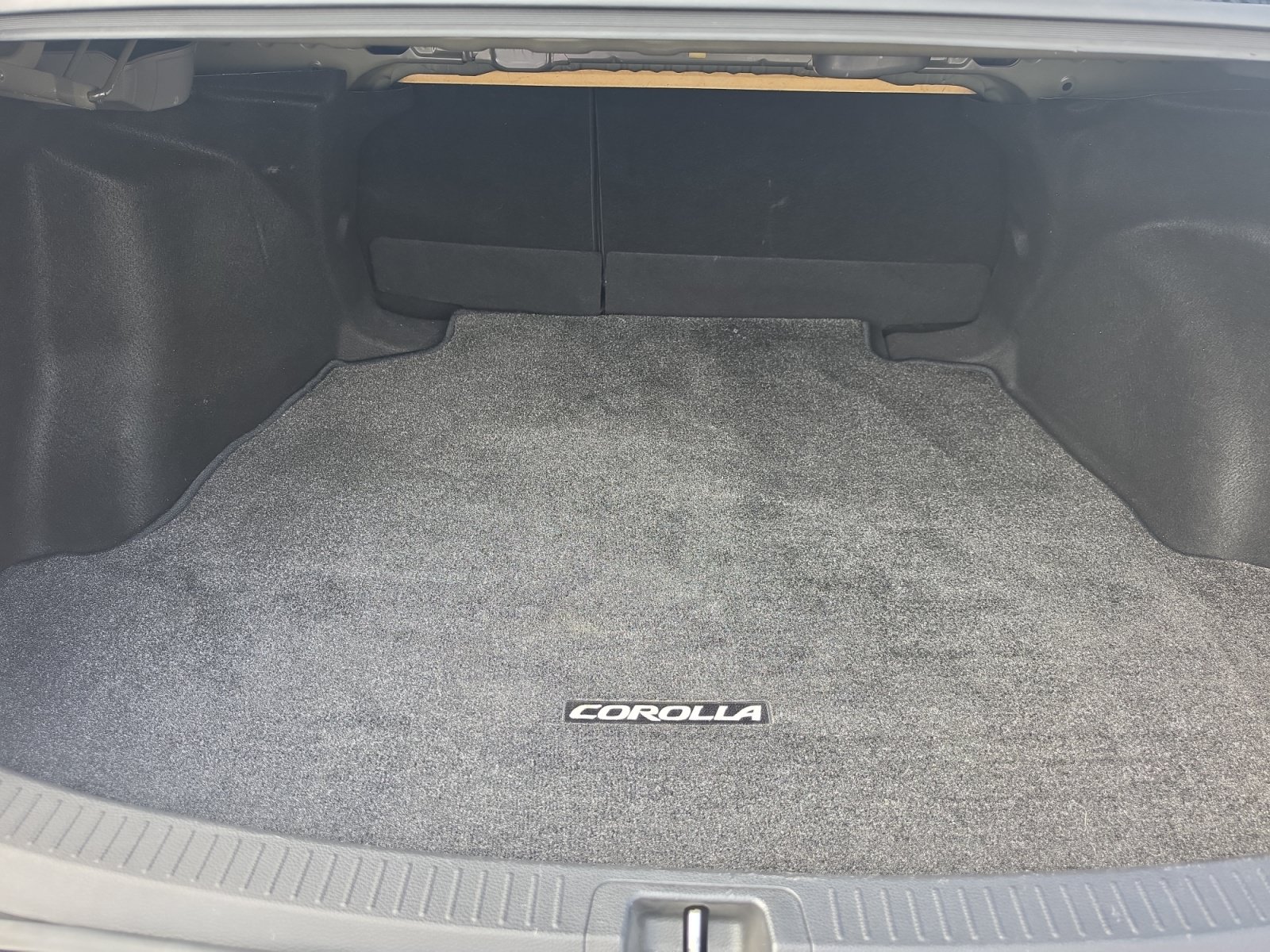 Used 2020 Toyota Corolla LE FWD image 25
