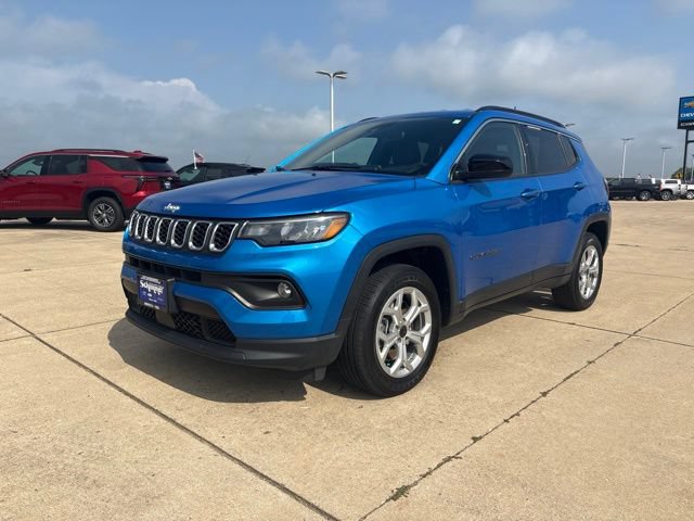 Used 2025 Jeep Compass Latitude AWD/4WD image 5