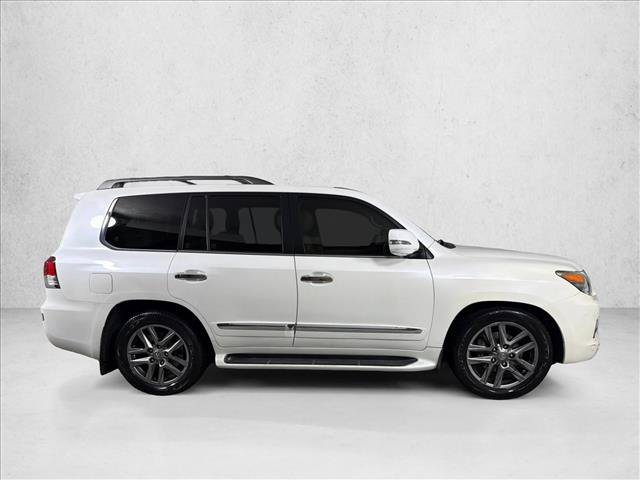 Used 2013 Lexus LX 570 4WD w/ Luxury Pkg w/Pre-crash image 4