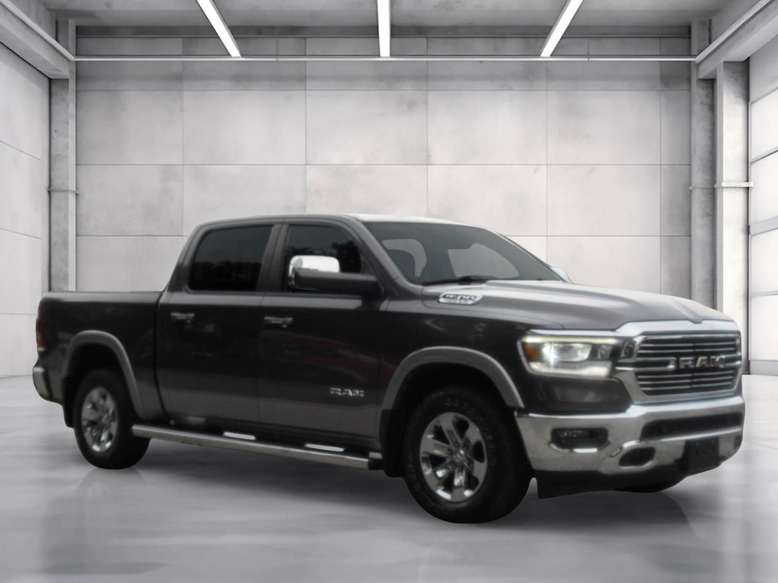 Used 2019 RAM 1500 Laramie AWD/4WD image 1