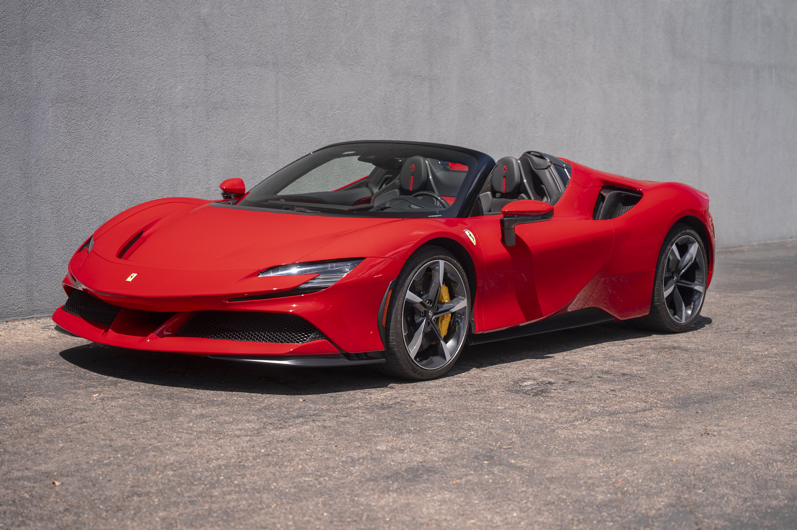 Used 2022 Ferrari SF90 Spider AWD/4WD video 1
