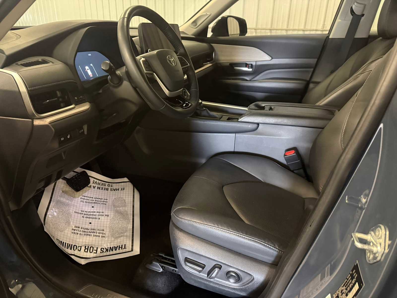 Used 2024 Toyota Grand Highlander AWD image 14