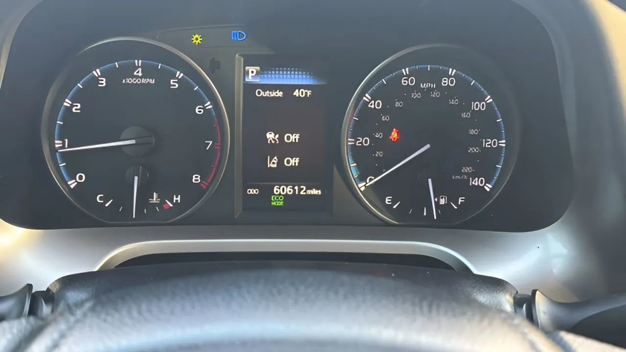 Used 2018 Toyota RAV4 LE image 25