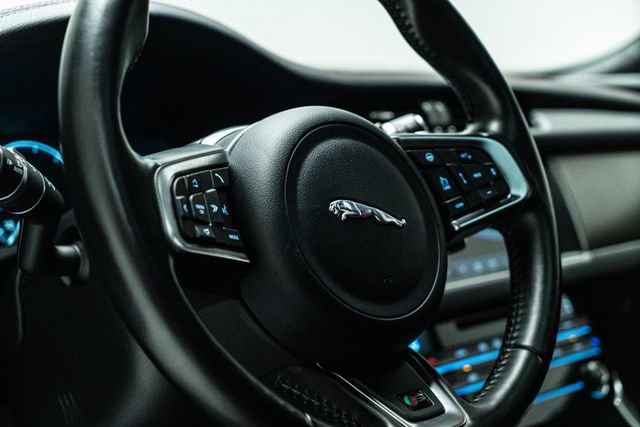 Used 2018 Jaguar XF First Edition image 25