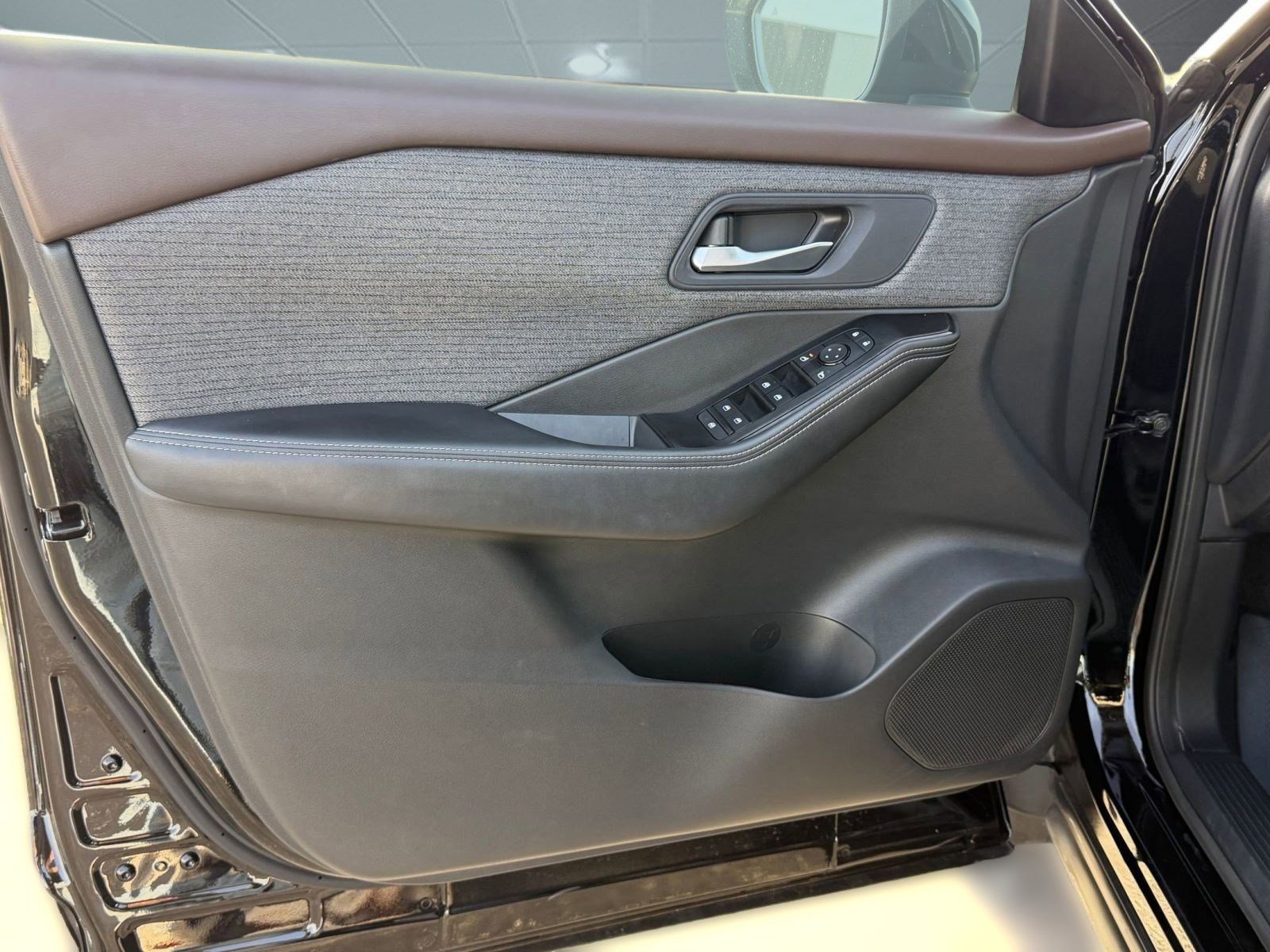 Certified 2022 Nissan Rogue SV image 12