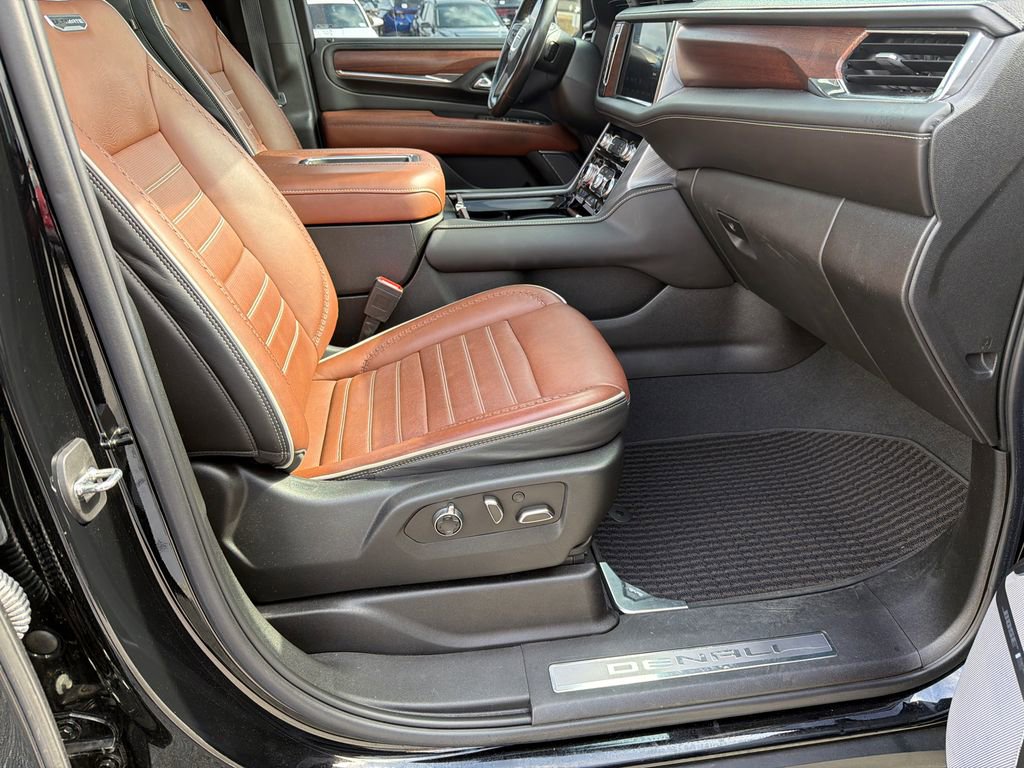 Used 2023 GMC Yukon XL Denali Ultimate image 13