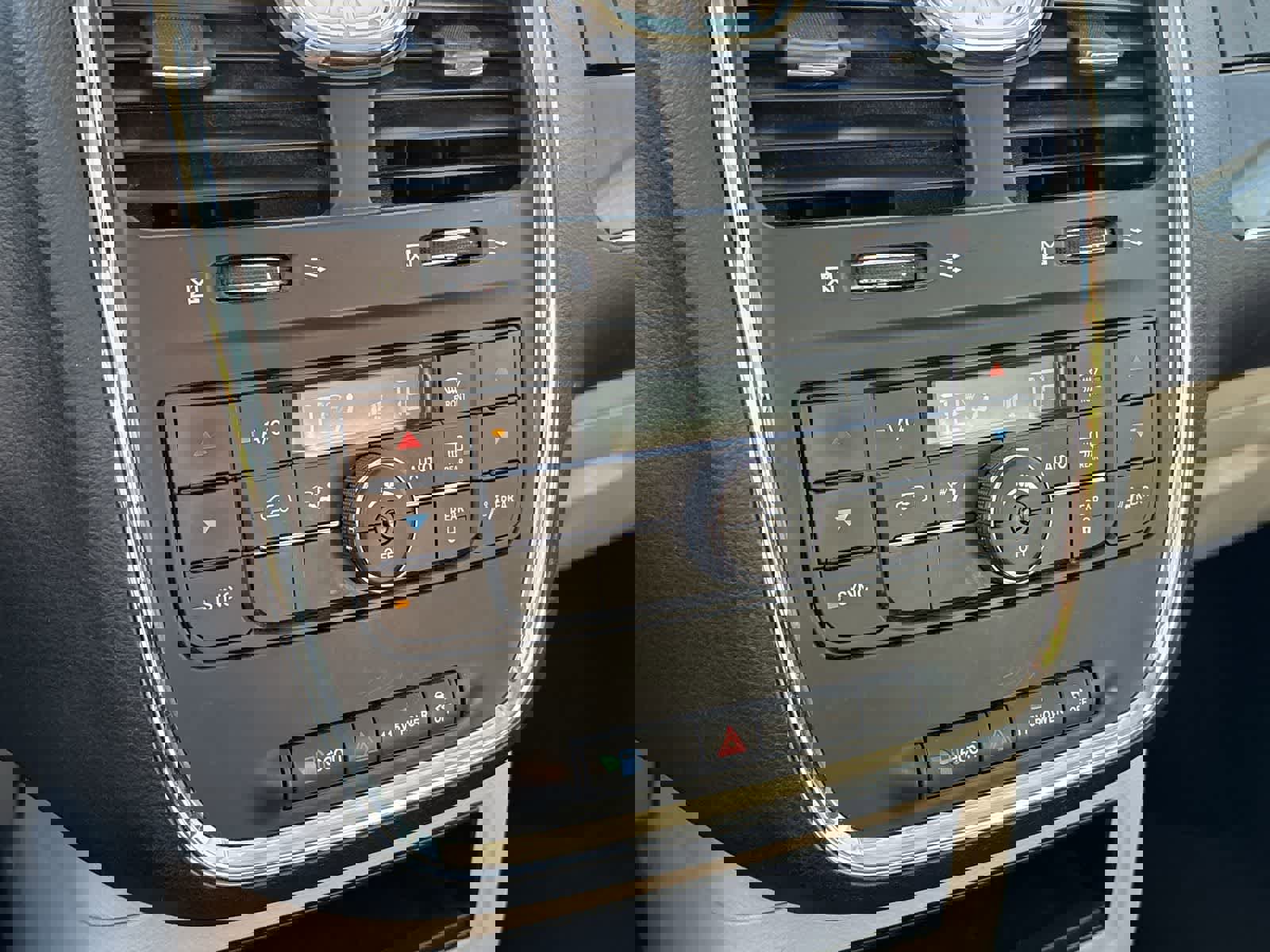 Used 2016 Chrysler Town & Country Touring image 16