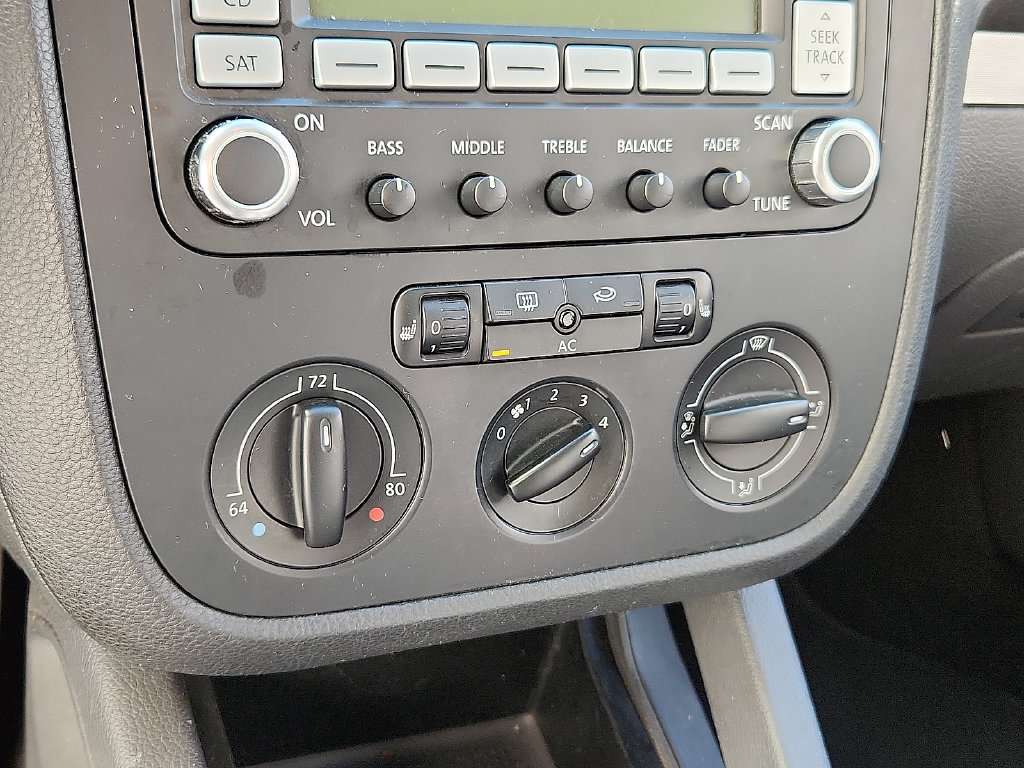 Used 2009 Volkswagen Jetta SE FWD image 5