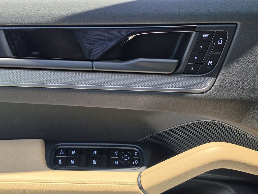 New 2026 Porsche Cayenne Coupe AWD/4WD image 19
