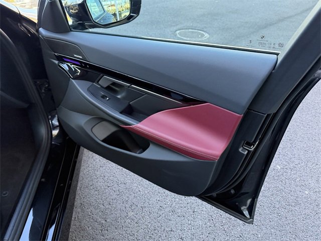 Used 2025 BMW 530i xDrive 530i xDrive w/ M Sport Package image 31