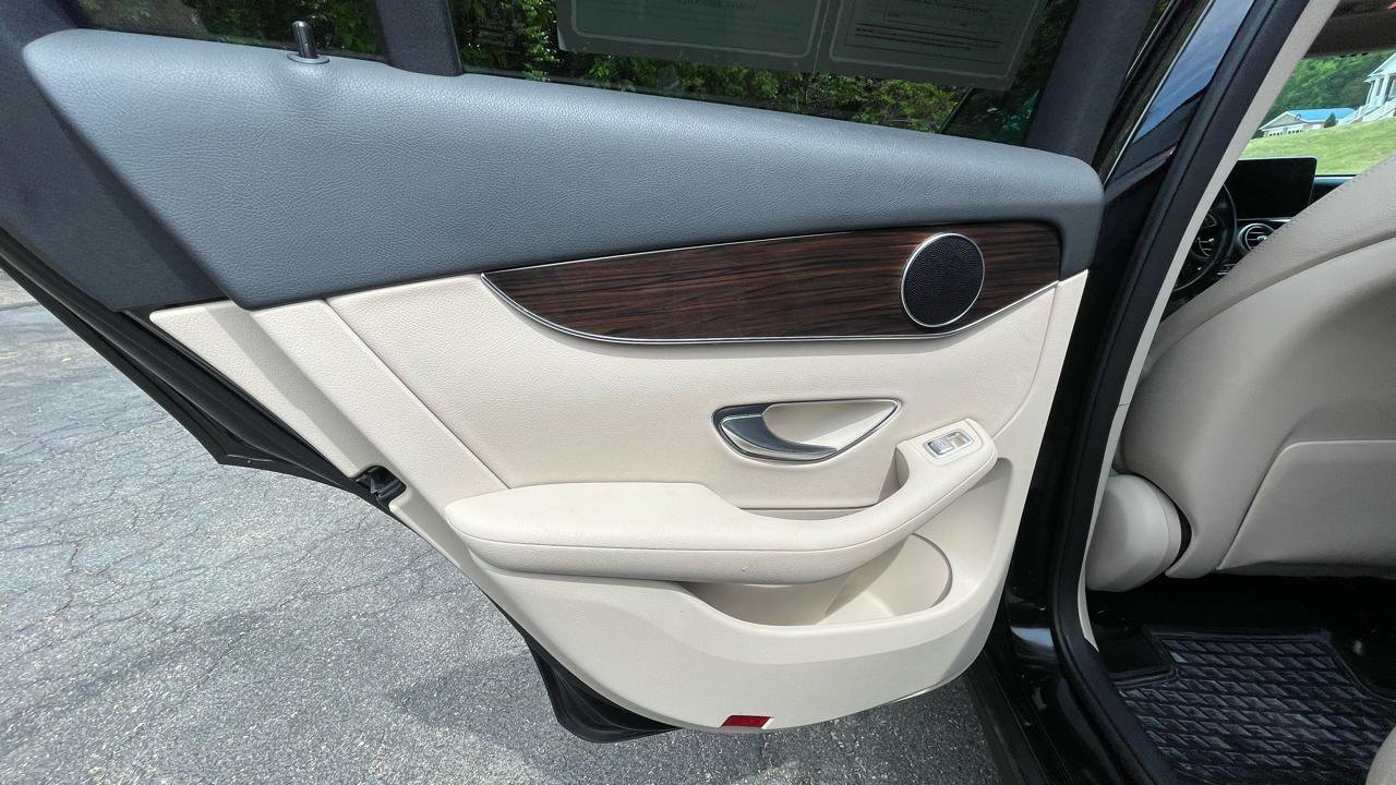 Used 2016 Mercedes-Benz GLC 300 4MATIC w/ Multimedia Package image 18
