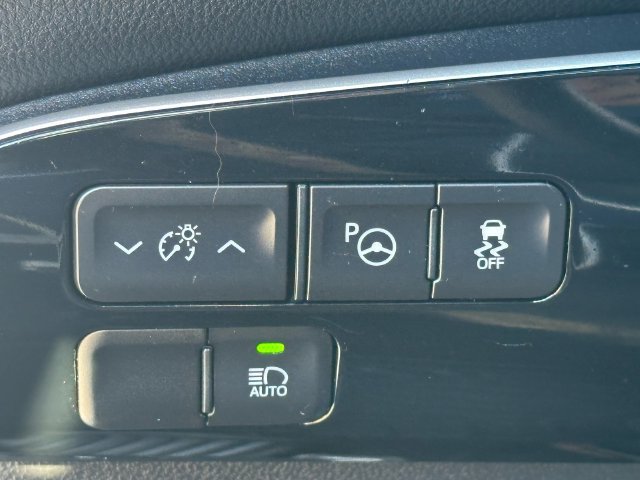 Used 2018 Toyota Prius Two w/ Prius Two Safety Plus Package FWD image 21