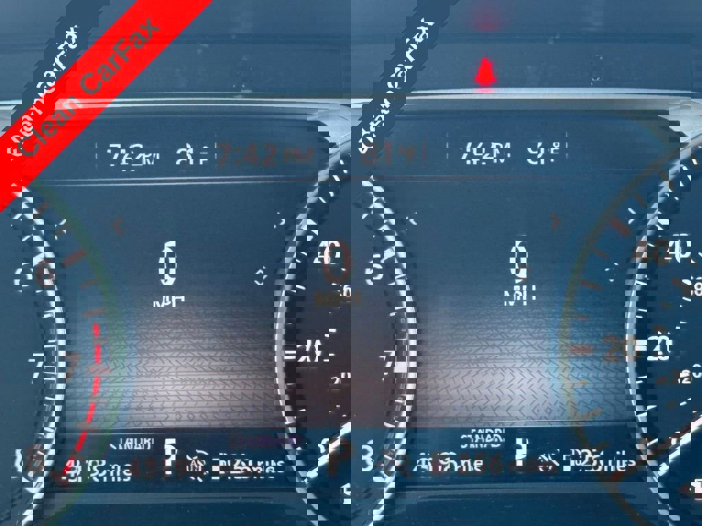 Used 2024 Nissan Pathfinder SV image 3