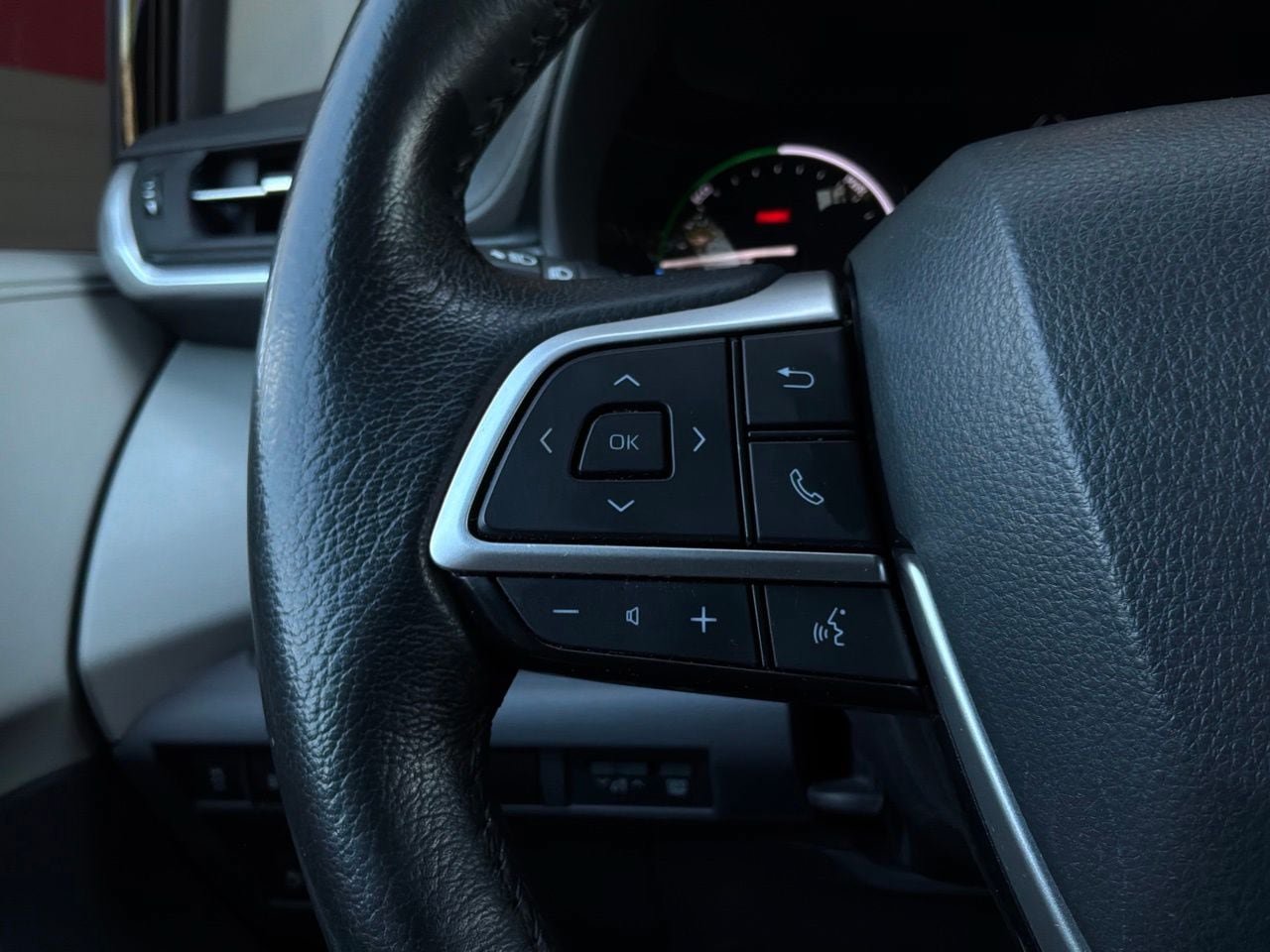Used 2024 Toyota Sienna XLE FWD image 42