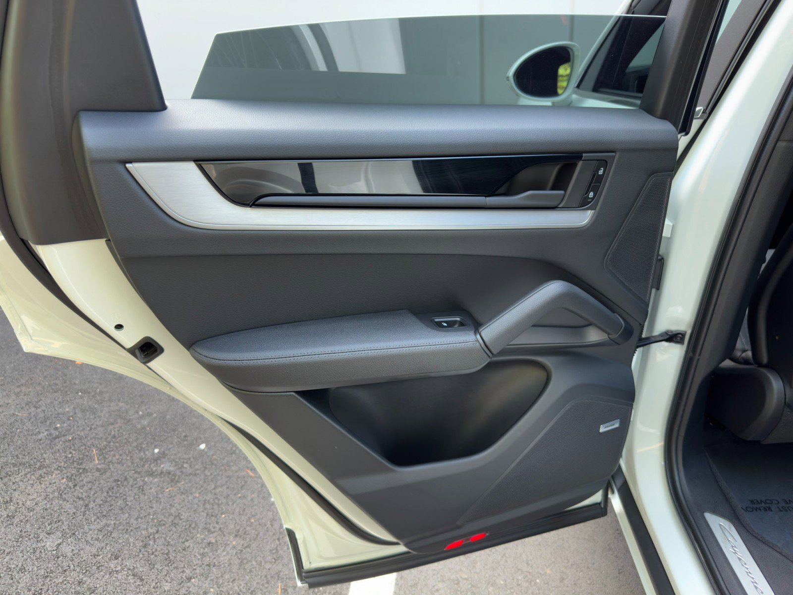 Used 2024 Porsche Cayenne S w/ Premium Package Plus image 49