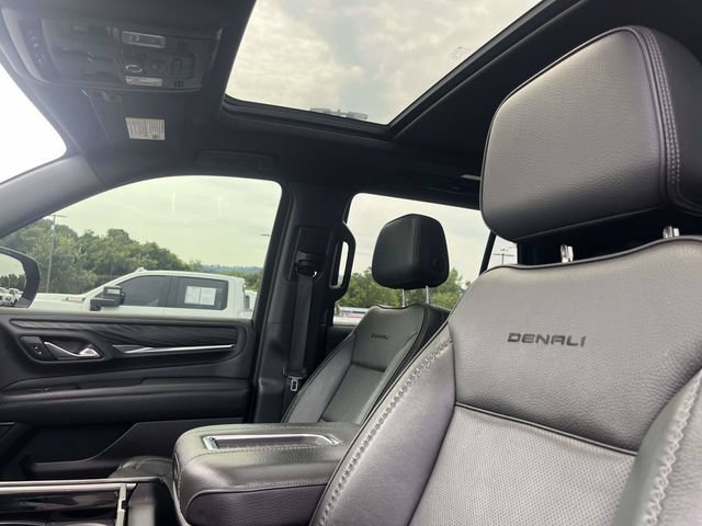Used 2021 GMC Yukon Denali w/ Denali Premium Package AWD/4WD image 23