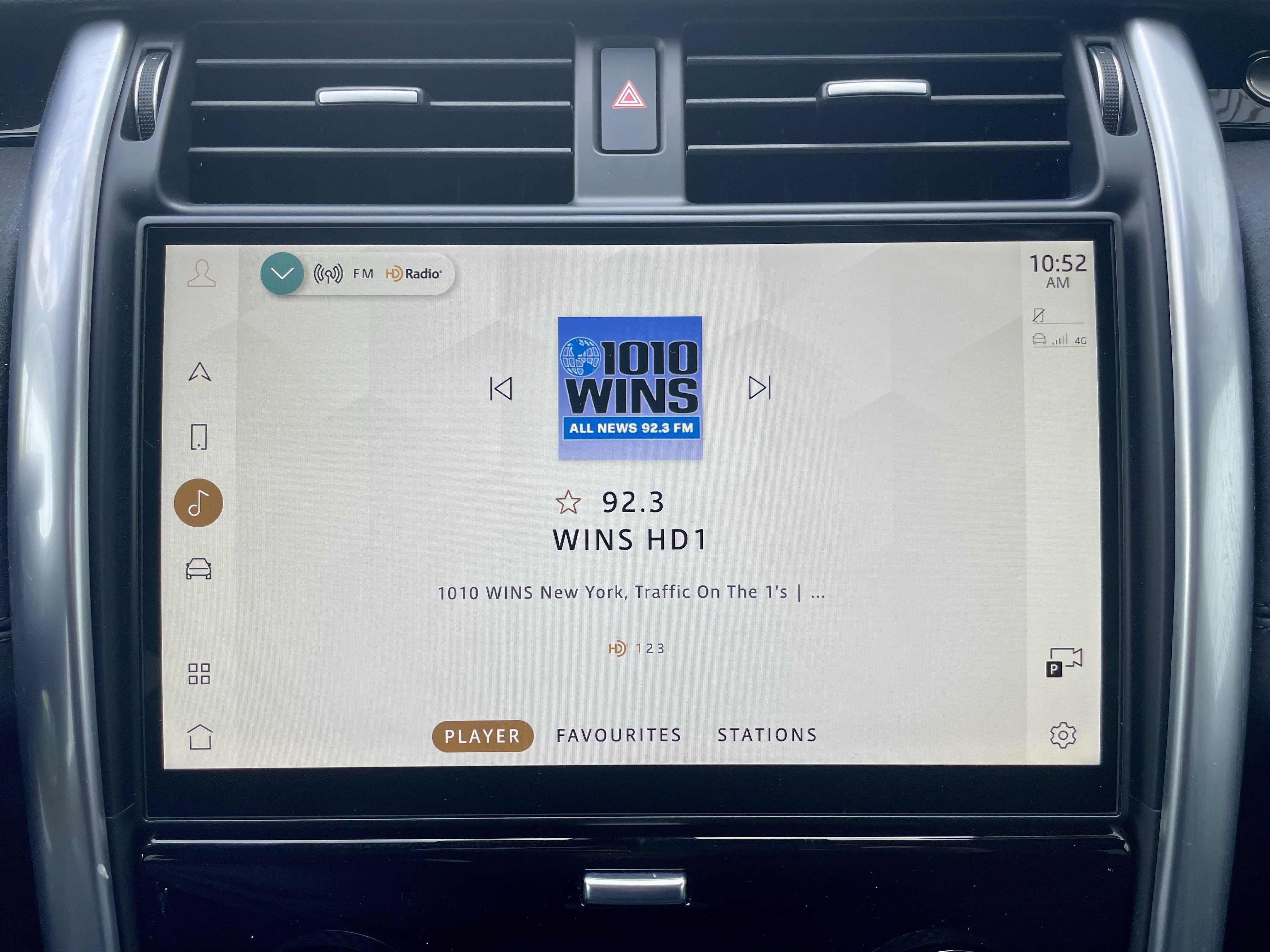 Used 2025 Land Rover Discovery S AWD/4WD image 29