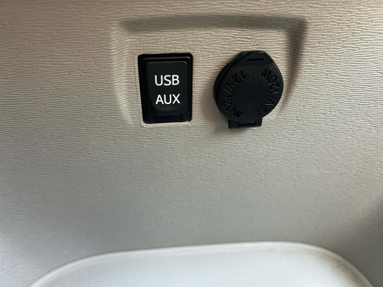 Used 2014 Toyota Sienna XLE w/ Entertainment Package FWD image 28