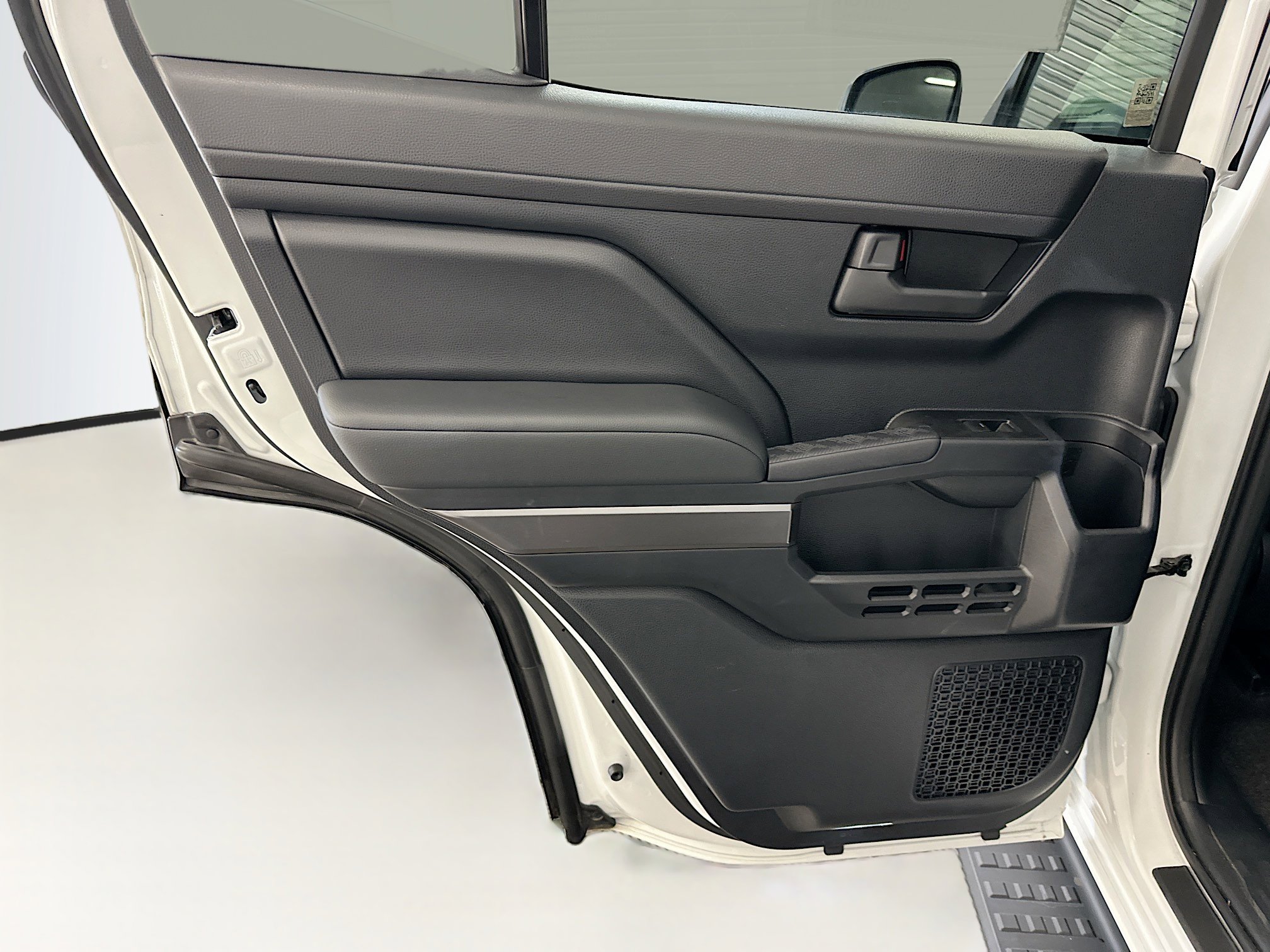 Used 2025 Toyota 4Runner SR5 image 27