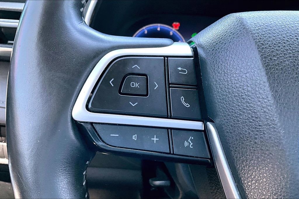 Used 2023 Toyota Highlander Platinum AWD/4WD image 16