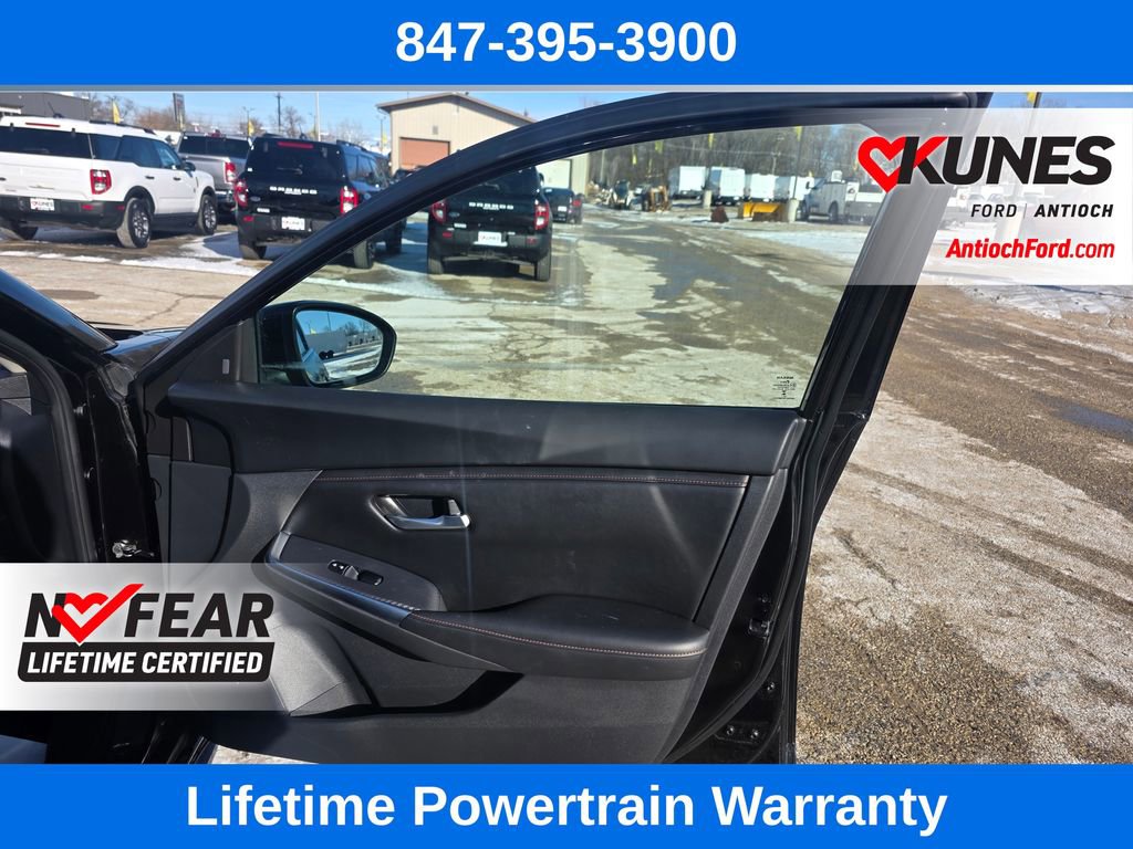 Used 2023 Nissan Sentra SR w/ SR Premium Package image 30