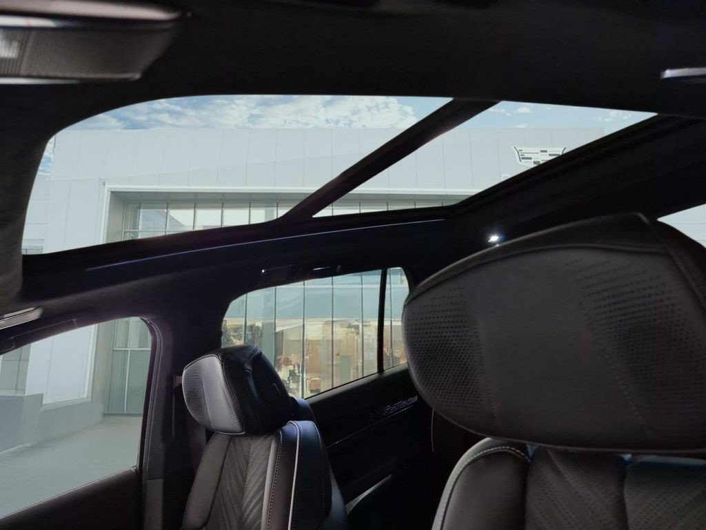 Certified 2026 Cadillac Vistiq Premium Luxury w/ LPO, Floor Liner Package AWD/4WD image 5