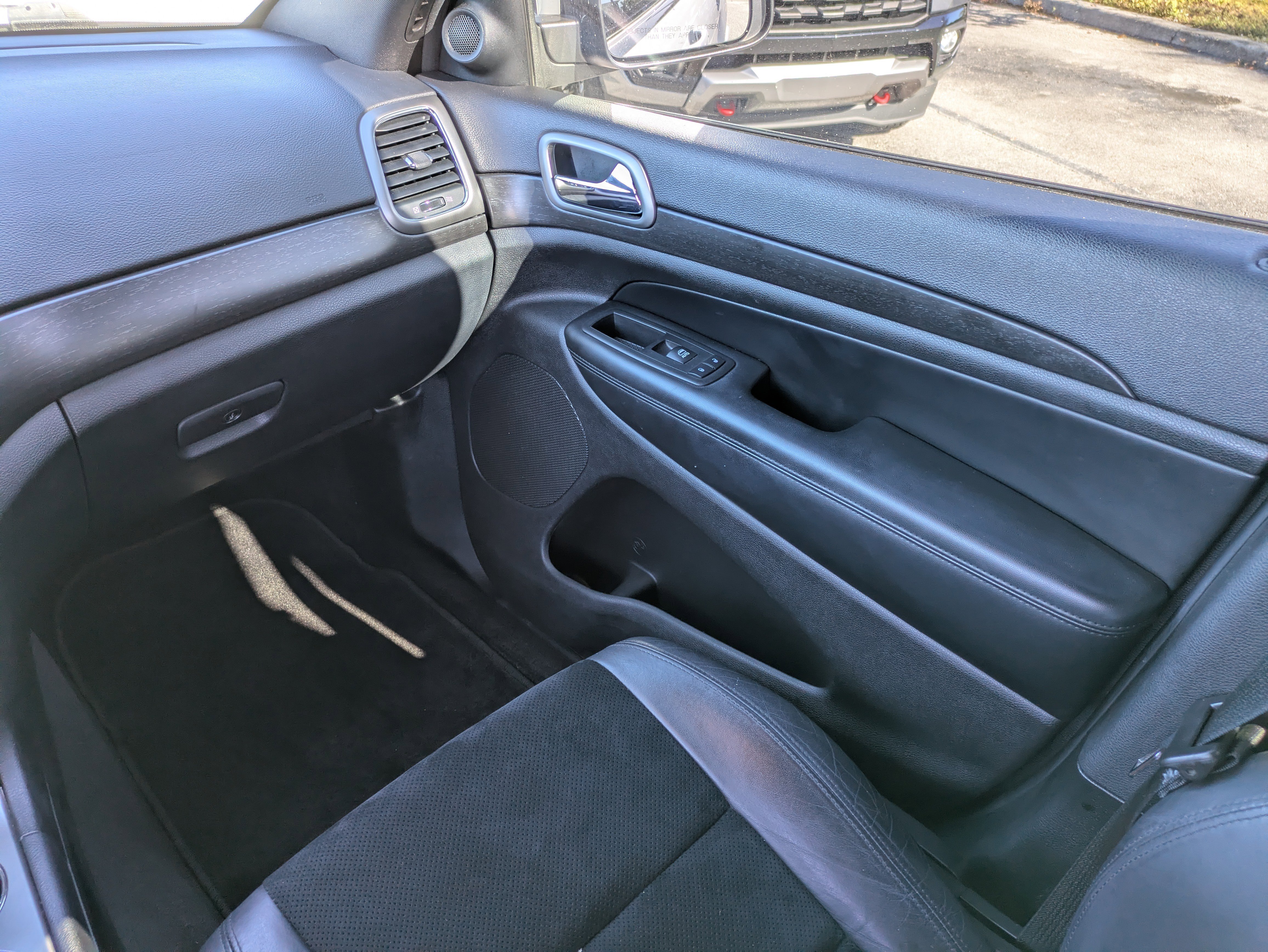 Used 2018 Jeep Grand Cherokee Altitude image 19