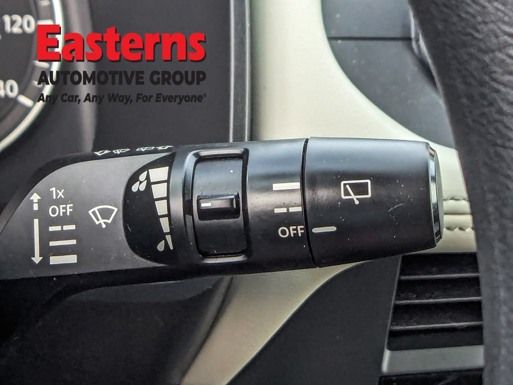 Used 2023 Nissan Rogue SV AWD/4WD image 33