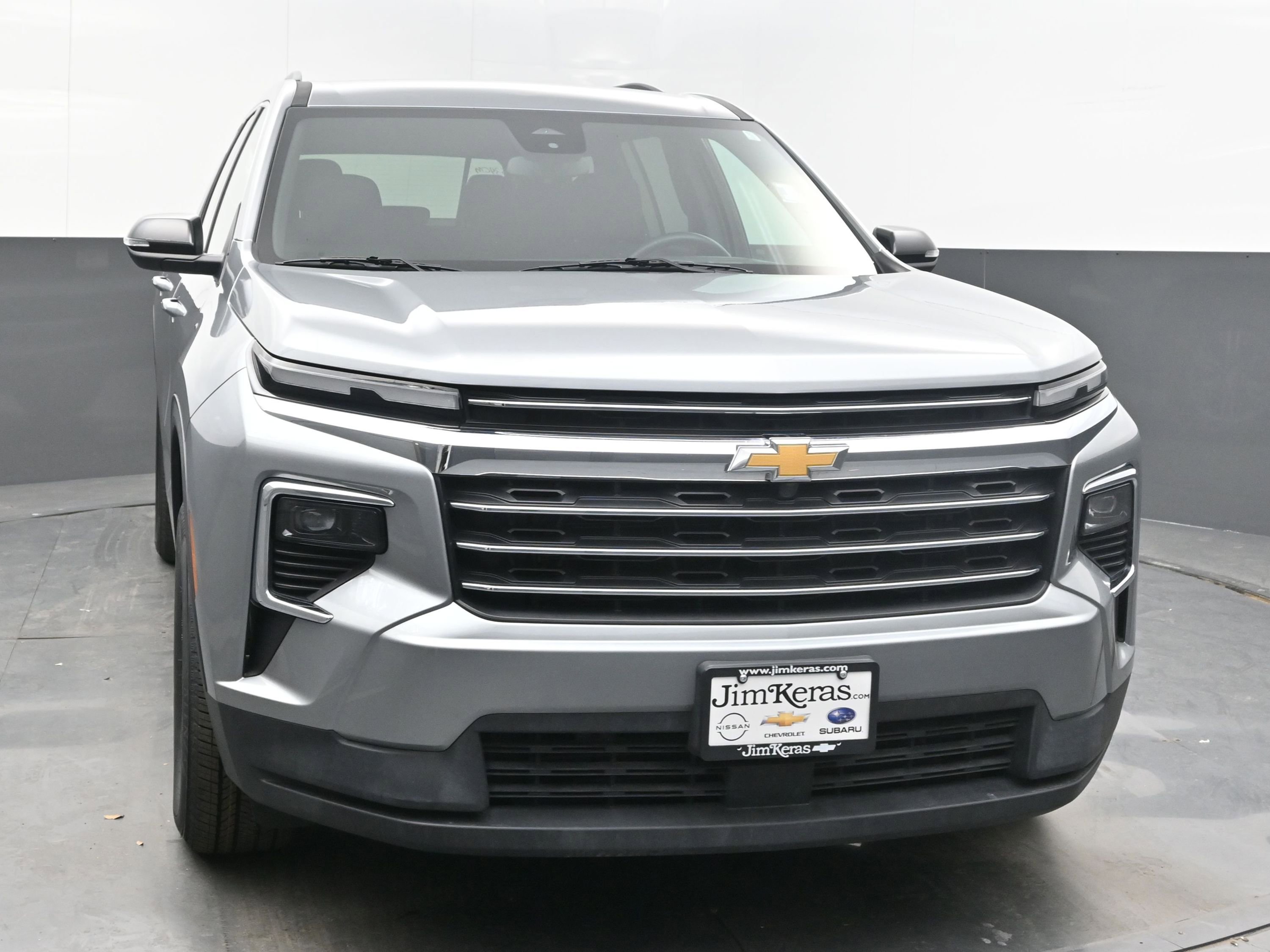 Used 2025 Chevrolet Traverse LT image 3