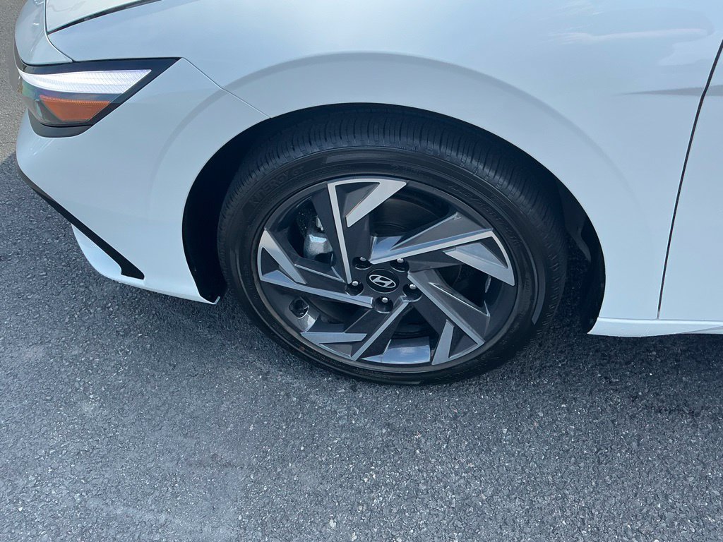 Certified 2026 Hyundai Elantra Limited FWD image 13