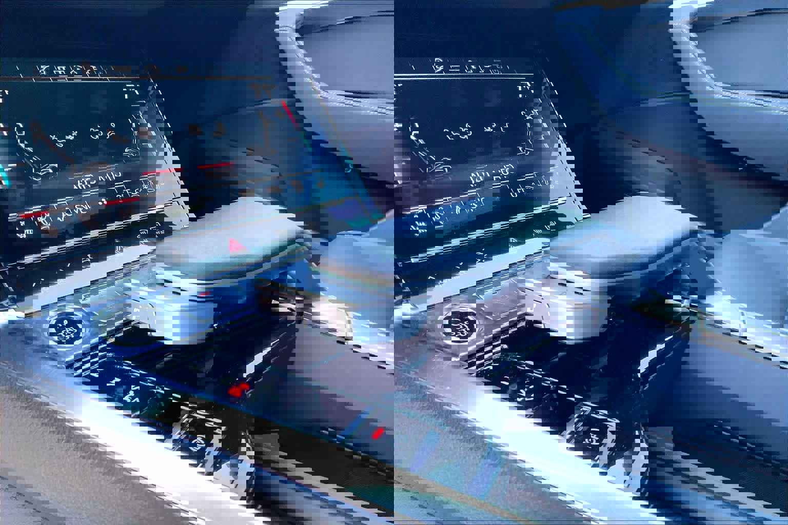 Used 2023 Audi e-tron Premium Plus w/ Premium Plus Package image 16