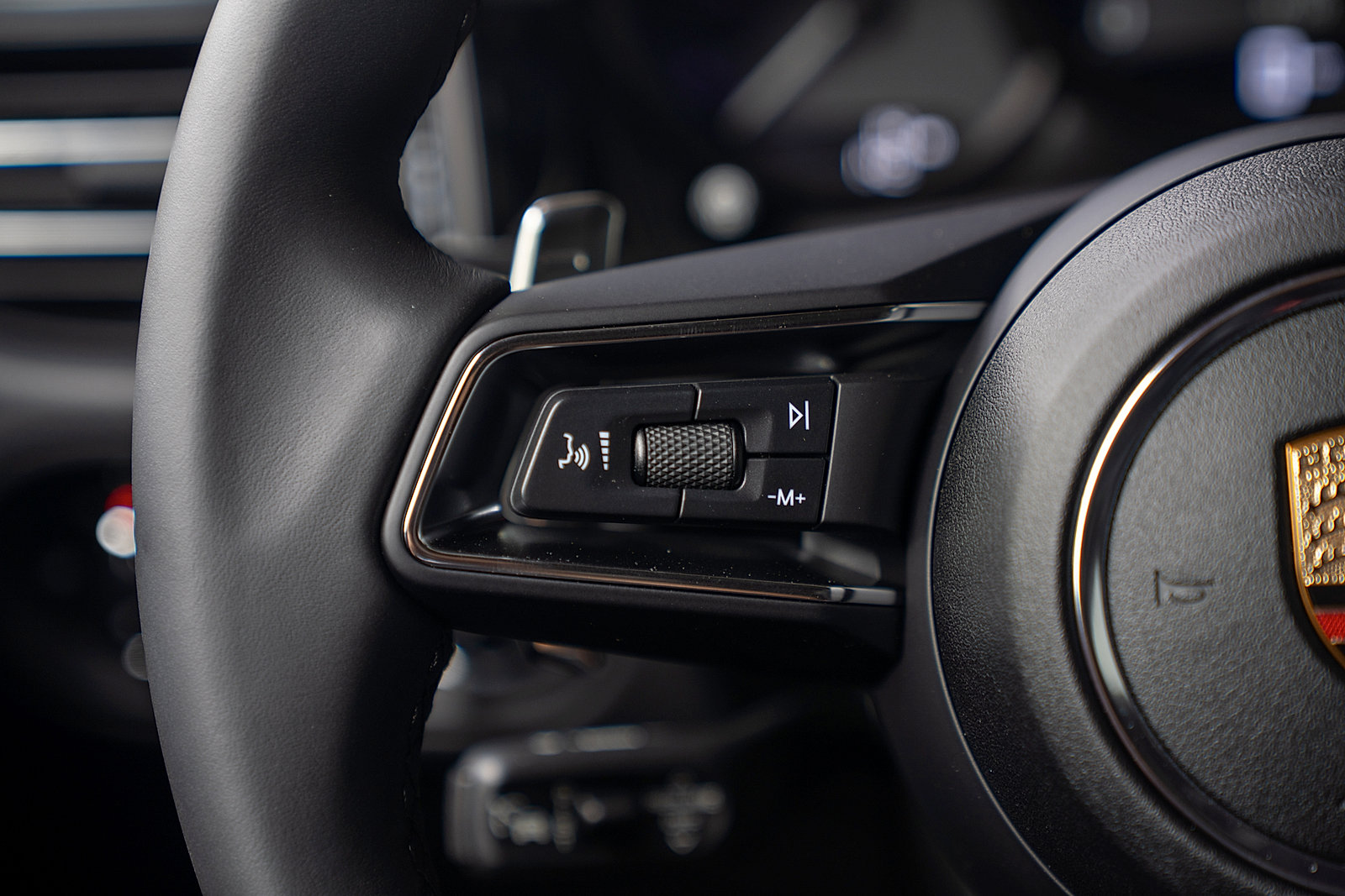 Used 2025 Porsche Macan Base image 7