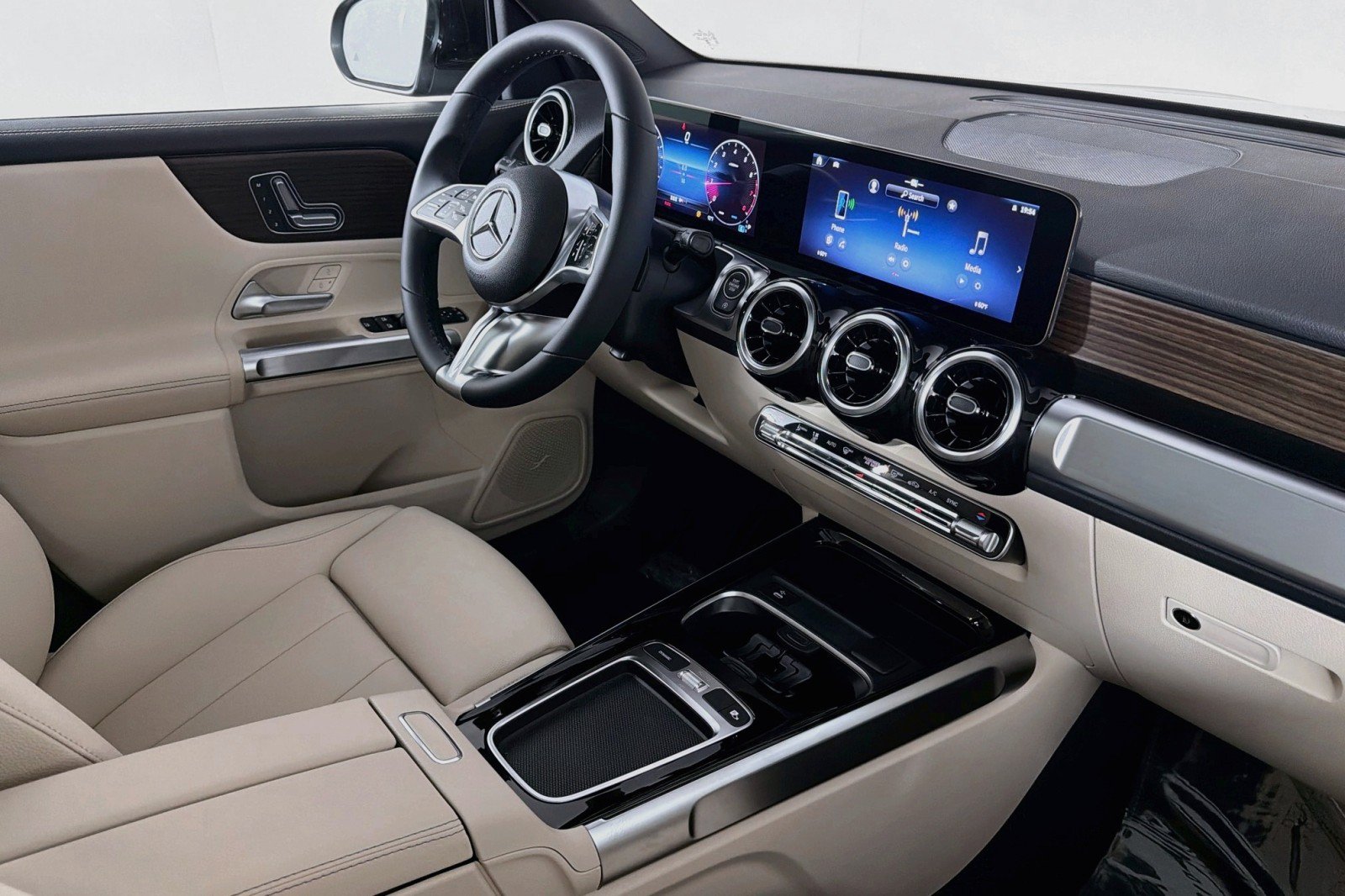 New 2026 Mercedes-Benz GLB 250 image 17
