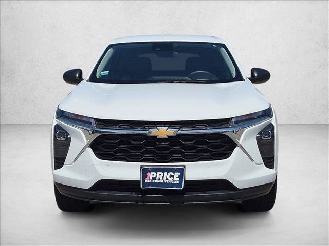 Used 2025 Chevrolet Trax LS w/ Driver Confidence Package FWD image 2