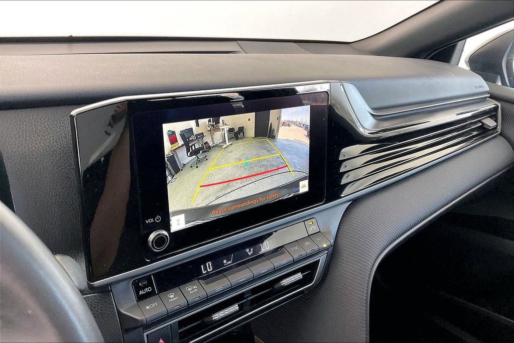 Used 2025 Toyota Camry SE image 31