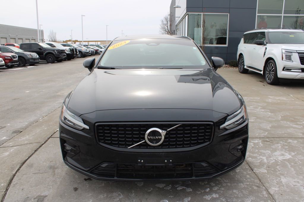 Used 2024 Volvo S60 B5 Plus image 2