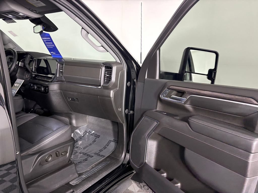 Used 2024 Chevrolet Silverado 2500 LTZ AWD/4WD image 34