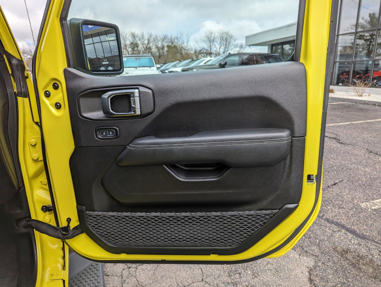 Used 2023 Jeep Wrangler Unlimited Sahara w/ Cold Weather Group AWD/4WD image 30